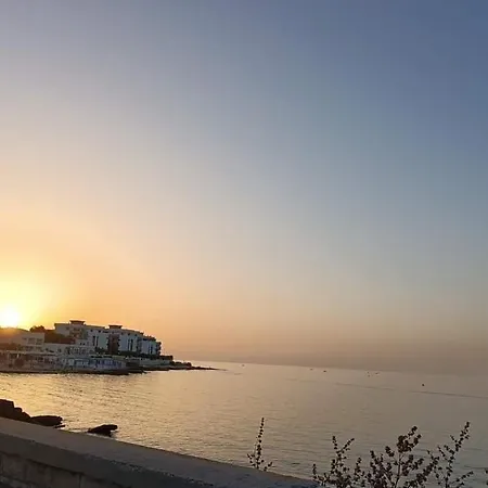 Villa Flower's House Di Doris Simone Bari