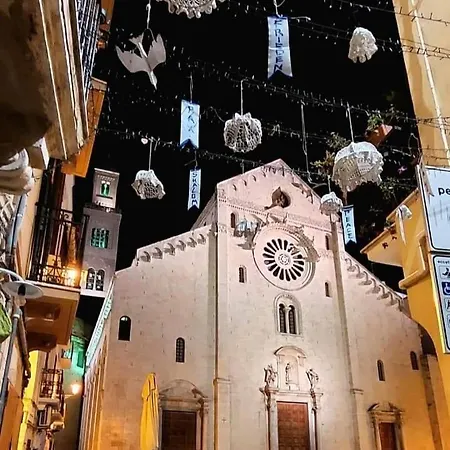 Flower's House Di Doris Simone