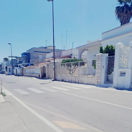 Villa Flower's House Di Doris Simone Bari