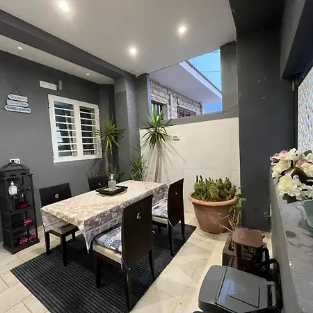 Villa Flower's House Di Doris Simone