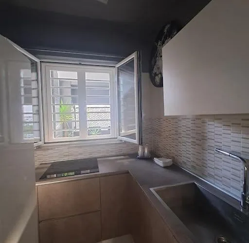 Flower's House Di Doris Simone * Bari