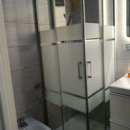 Flower's House Di Doris Simone