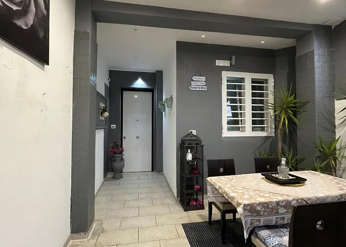 Villa Flower's House Di Doris Simone *